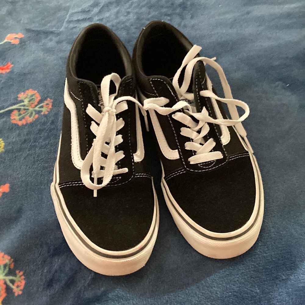 Vans black skate shoes